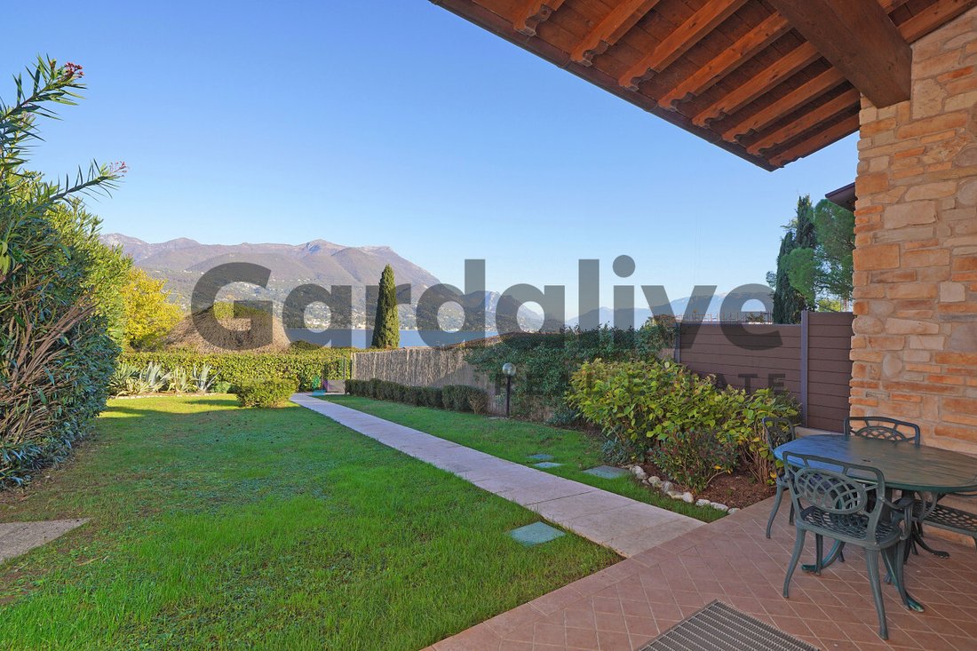 Villa in San Felice del Benaco, Lombardy, Italy 1 - 14762694