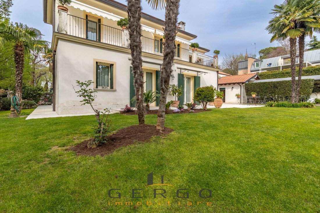 Villa in Montebelluna, Veneto, Italy 1 - 15632415