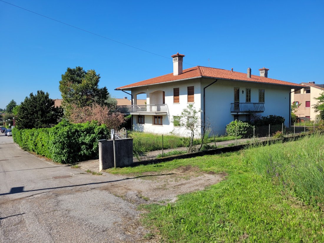 Villa in Montebelluna, Veneto, Italy 5 - 15003319