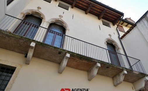 House in Center, Vicenza, Veneto 1