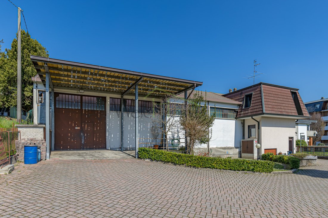Villa in Rogeno, Lombardy, Italy 2 - 15773277