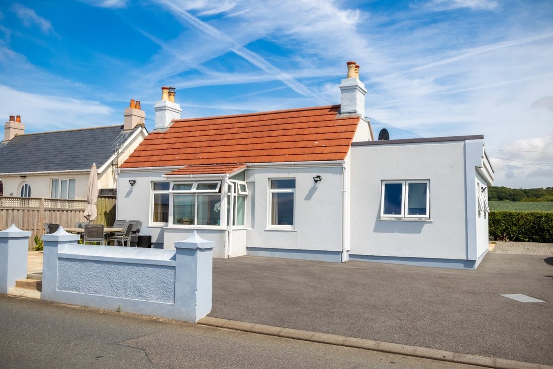 Bungalow in England 3 - 16021749