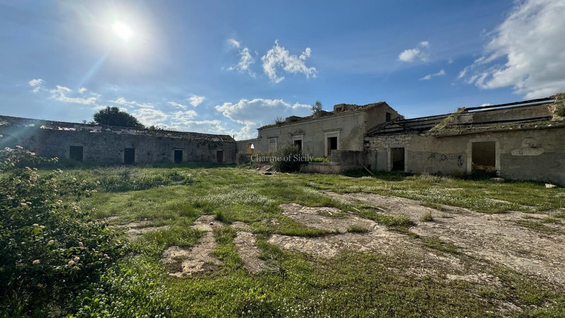 House in Rosolini, Sicily, Italy 3 - 15432850
