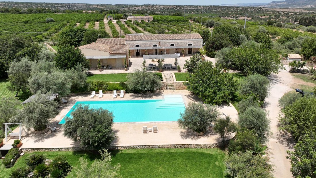 Villa in Noto, Sicily, Italy 2 - 12119417