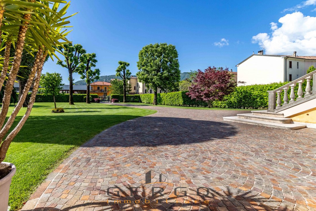 Villa in Quero, Veneto, Italy 2 - 15668629