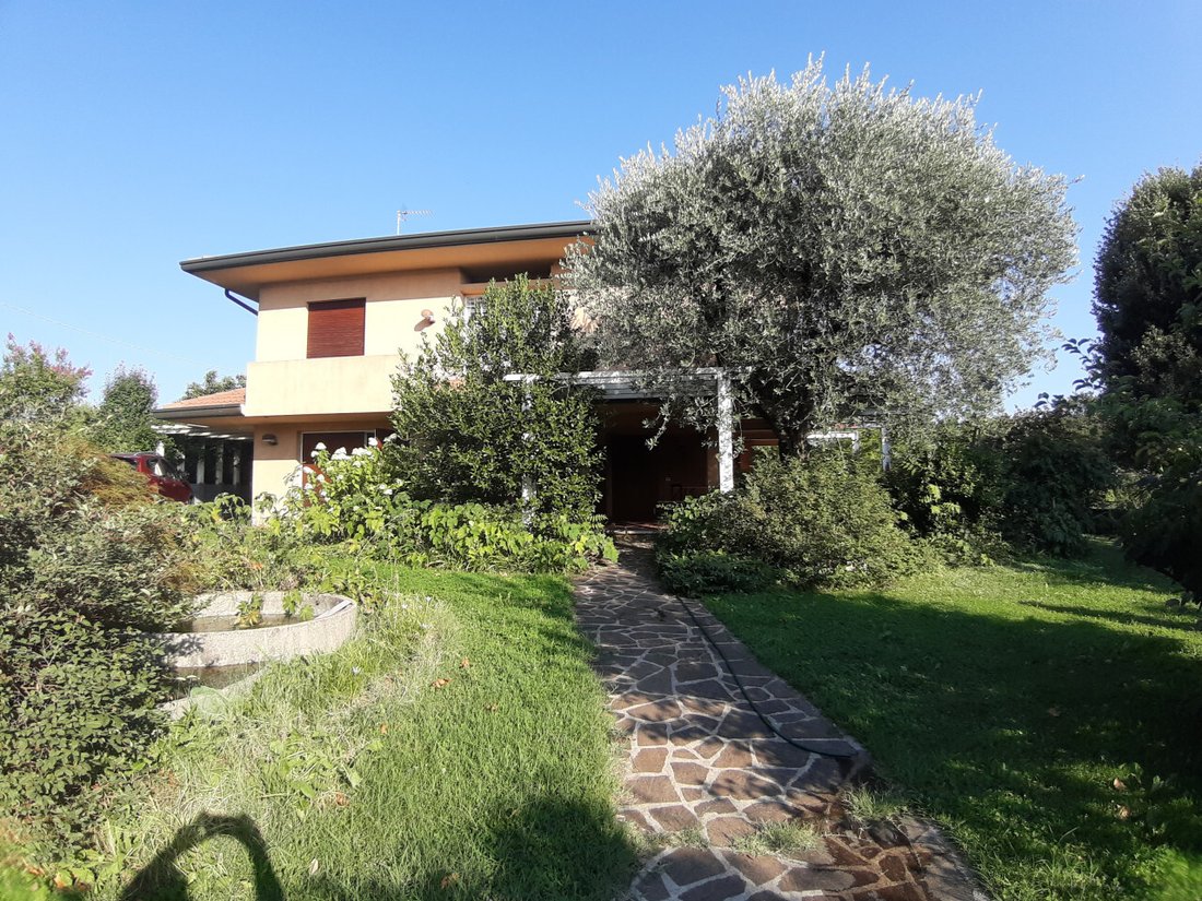 House in Montebelluna, Veneto, Italy 2 - 15492781