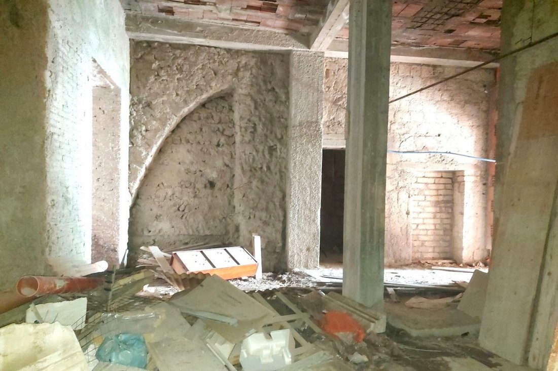 The Forgotten Palazzo: Naples’ Secret Crown at the Foot of Castel Sant’Elmo