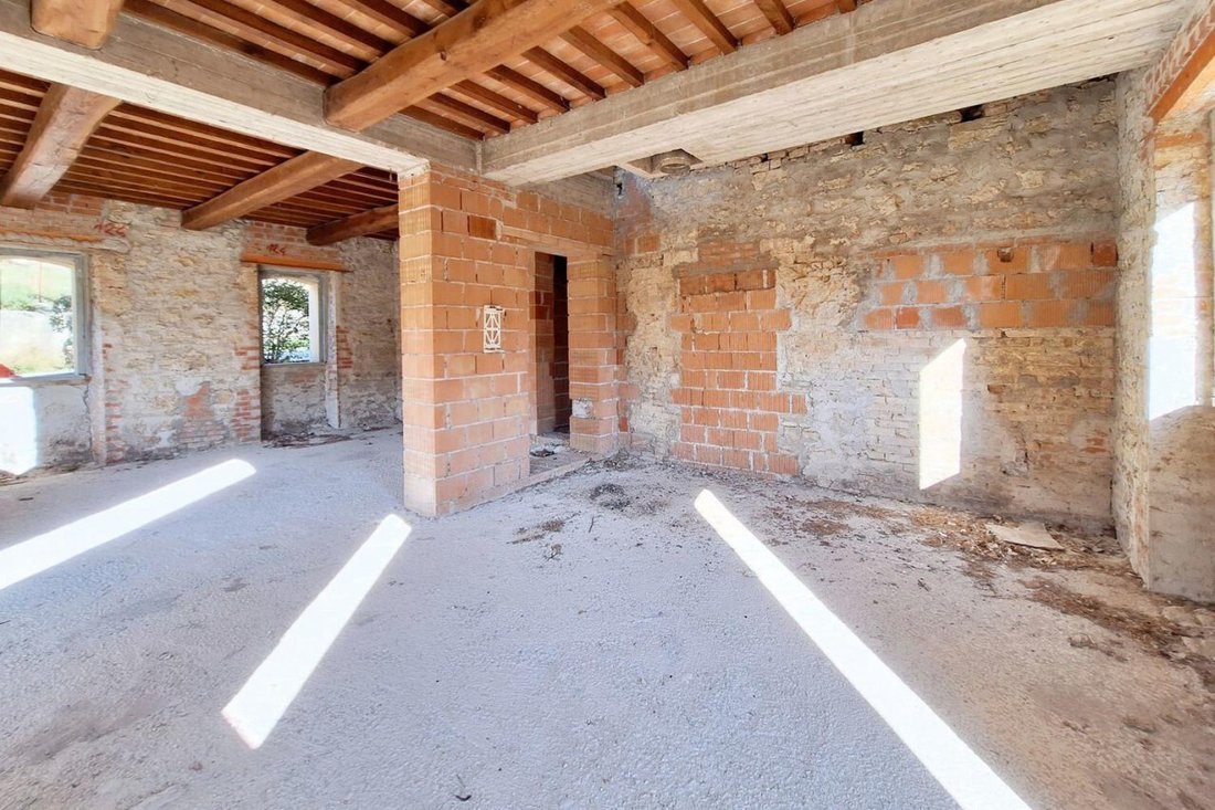 Ravenna’s Unfinished Dream: A Castle Reborn in Umbria’s Whispering Hills