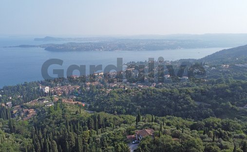 Land in Gardone Riviera, Lombardy, Italy 1