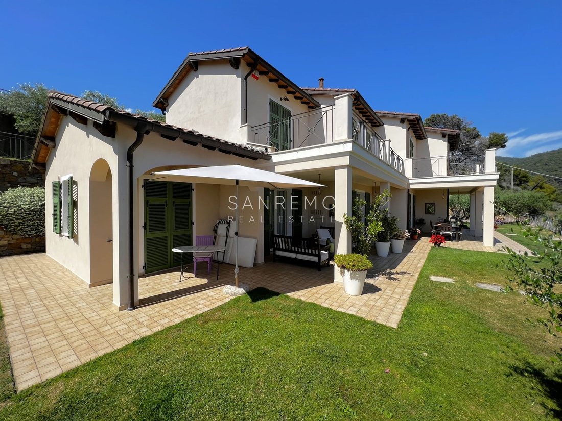 Villa in Vallebona, Liguria, Italy 2 - 16026343