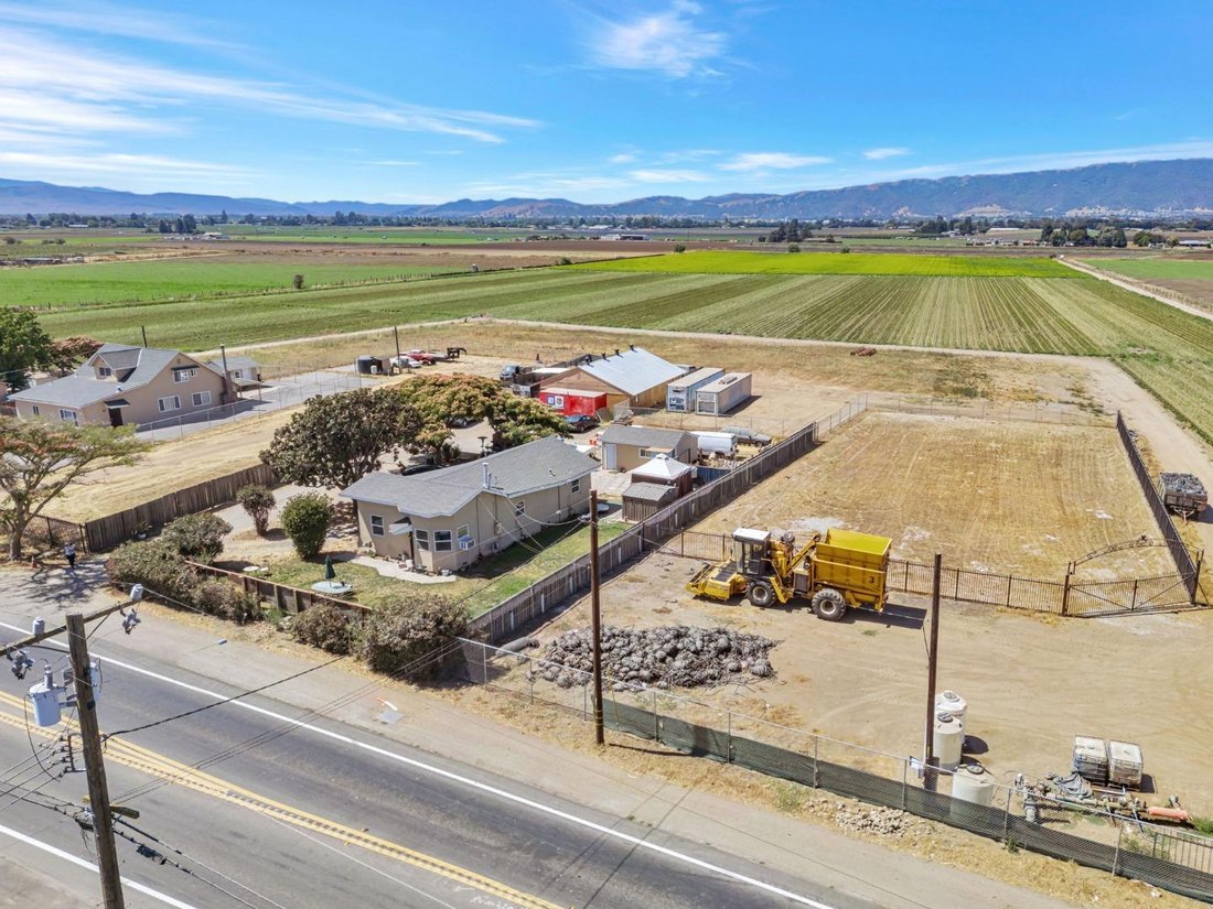House in Gilroy, California, United States 1 - 16026282