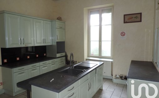 Castle for Sale in Luzech, Occitanie, France