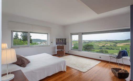 Villa in Santa Maria, Sao Pedro e Matacaes, Lisbon, Portugal 1