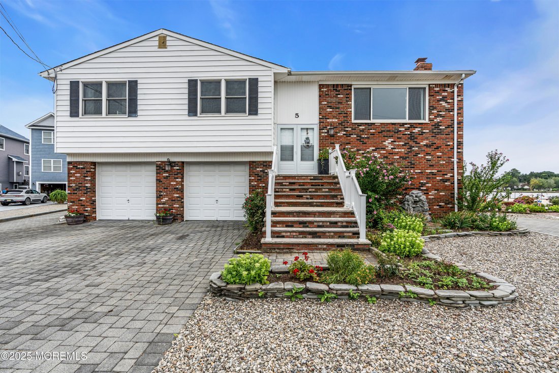 House in Brick Township, New Jersey, United States 2 - 16025397