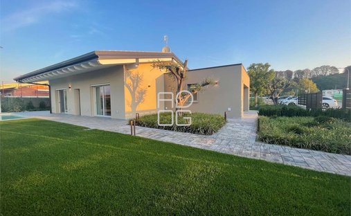 Villa in Pozzolengo, Lombardy, Italy 1