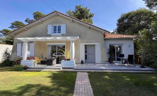 House in Saint-Brevin-les-Pins, Pays de la Loire, France 1