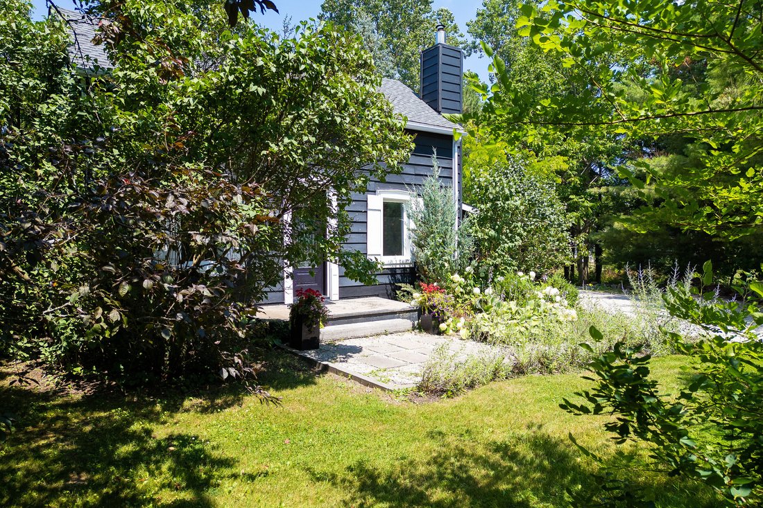 House in Clarksburg, Ontario, Canada 1 - 16029481