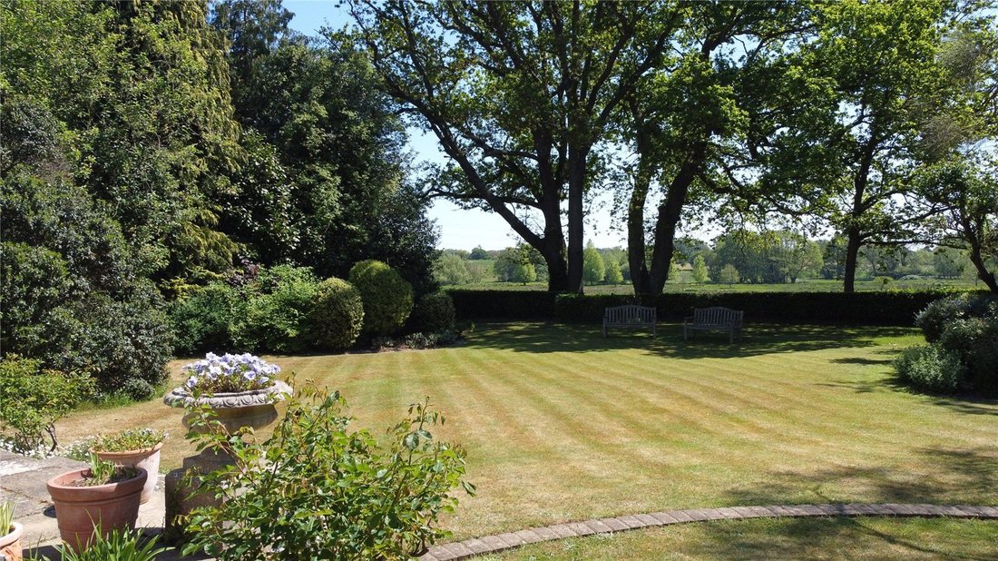 House in Benhall, England 5 - 16026445