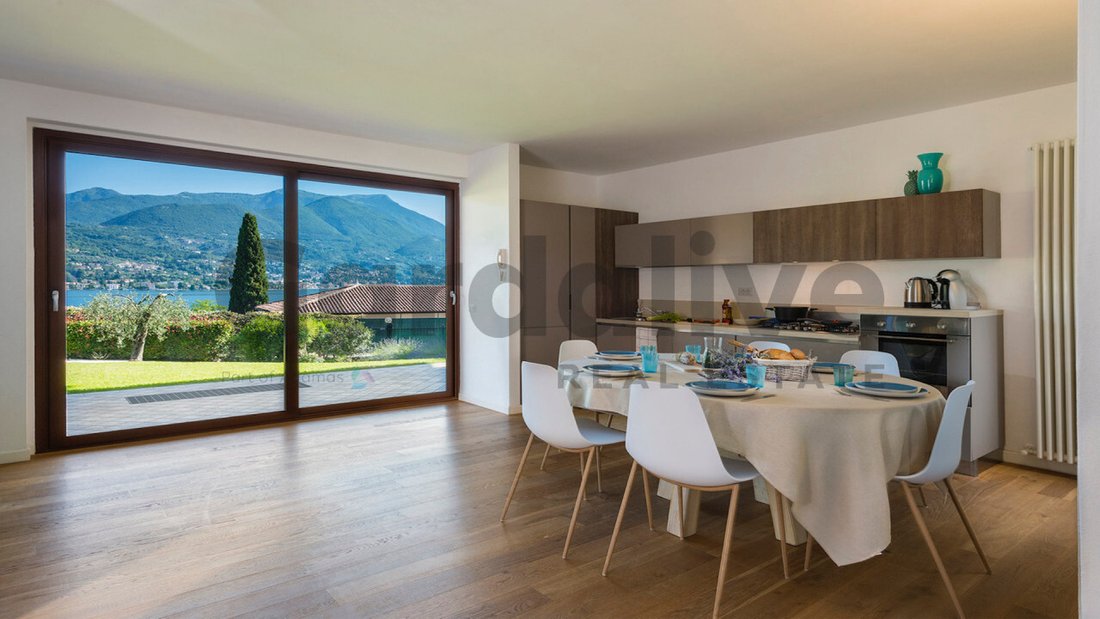 Villa in San Felice del Benaco, Lombardy, Italy 2 - 16029249