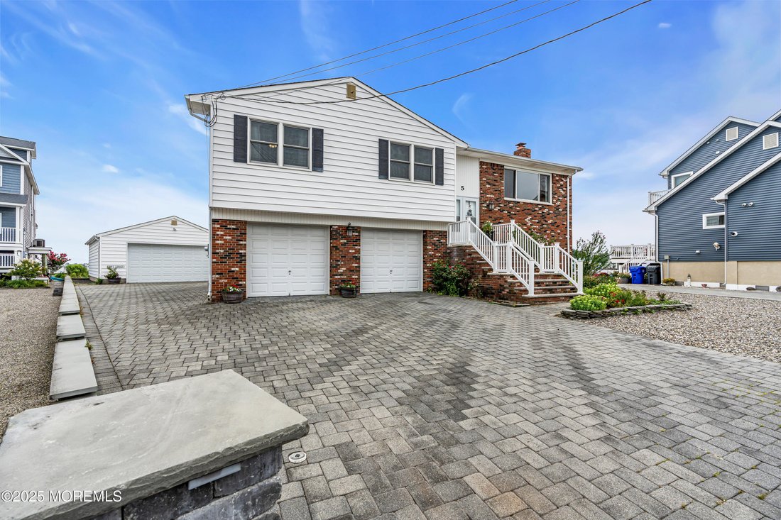 House in Brick Township, New Jersey, United States 3 - 16025397