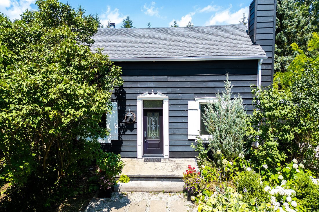 House in Clarksburg, Ontario, Canada 2 - 16029481