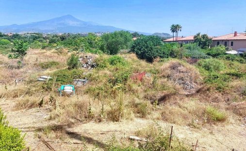 Terreno en San Giovanni la Punta, Sicilia, Italia 1
