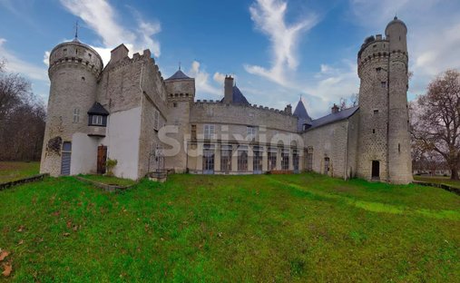 An 18th Century Manor With A Swimming Pool, Outhouses And 6.5 Hectares Of Grounds With A River