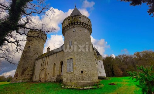 An 18th Century Manor With A Swimming Pool, Outhouses And 6.5 Hectares Of Grounds With A River