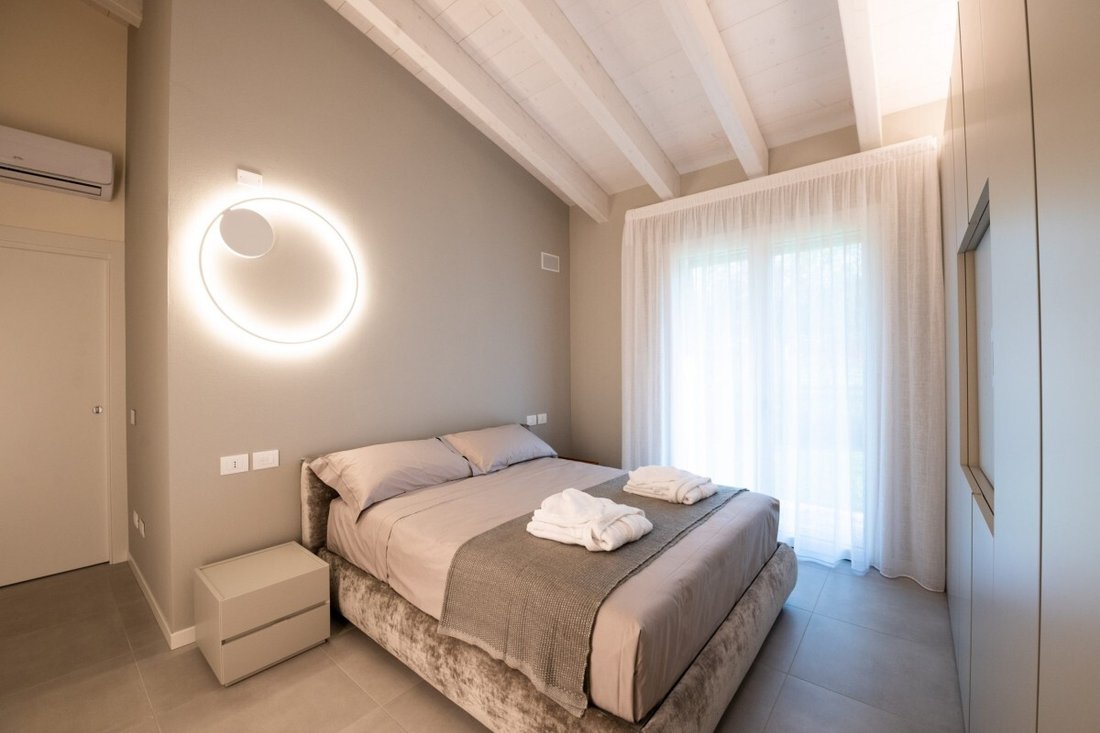 Villa in Historic Center, Desenzano del Garda, Lombardy 2 - 16027755