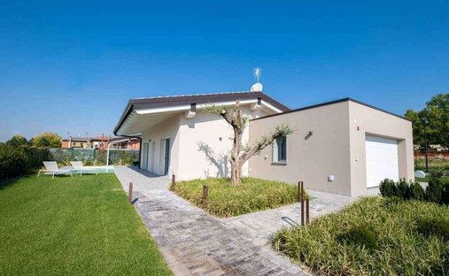 Villa in Historic Center, Desenzano del Garda, Lombardy 1
