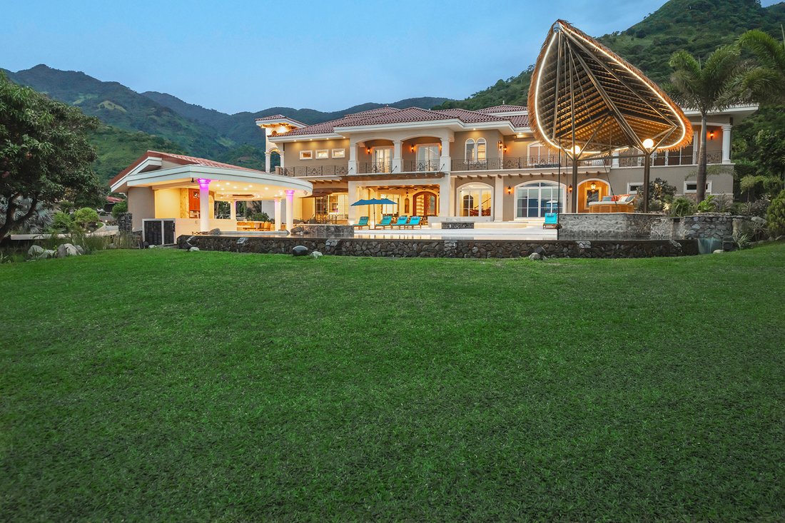 Villa in Santa Ana, San José Province, Costa Rica 1 - 16027703