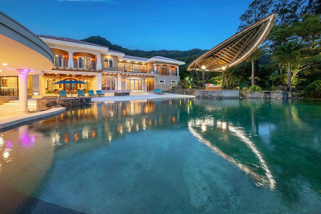Villa in Santa Ana, San José Province, Costa Rica 2 - 16027703
