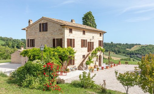 Casa de Campo en Montelparo, Marcas, Italia 1