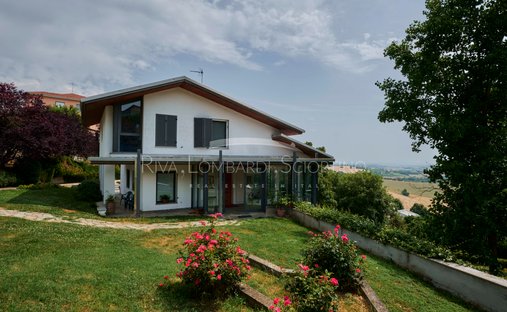 Villa a Moncalvo, Piemonte, Italia 1