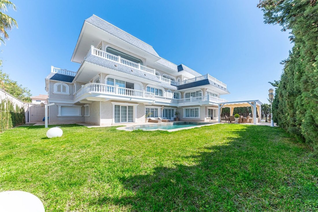 Villa in Alicante, Valencian Community, Spain 2 - 16034012
