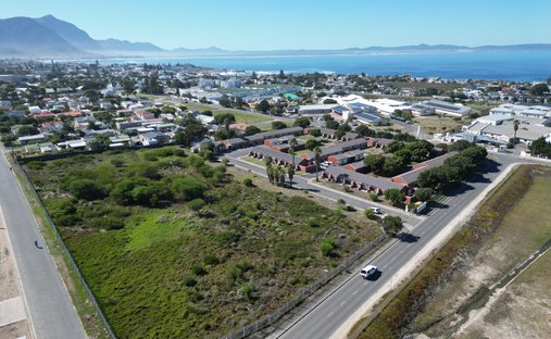 Land in Hermanus, Western Cape, South Africa 1