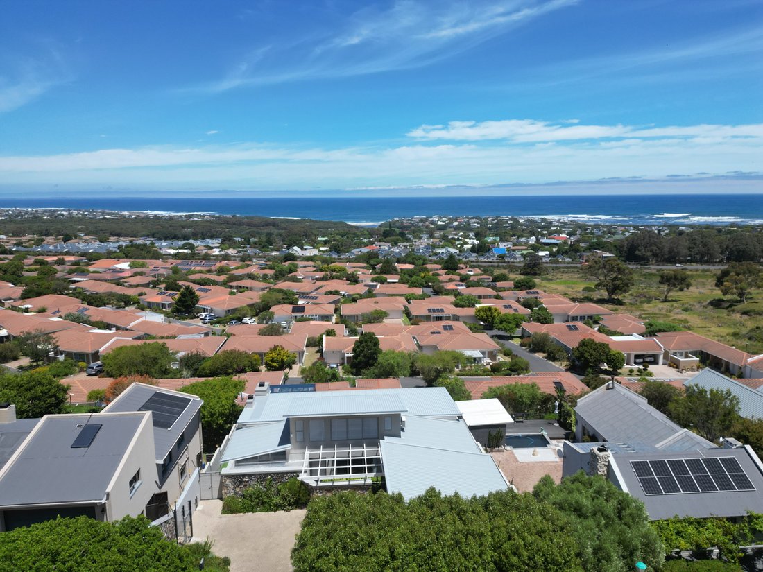 House in Fernkloof Estate, Western Cape, South Africa 3 - 16032046