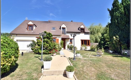 House in Pacy-sur-Eure, Normandy, France 1