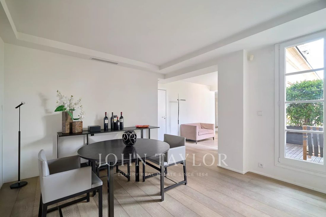 Apartment in Triangle d'Or, Paris 8e Arrondissement, Paris 5 - 16031497