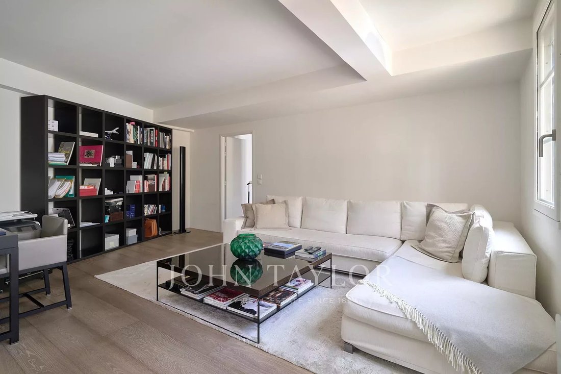 Apartment in Triangle d'Or, Paris 8e Arrondissement, Paris 4 - 16031497