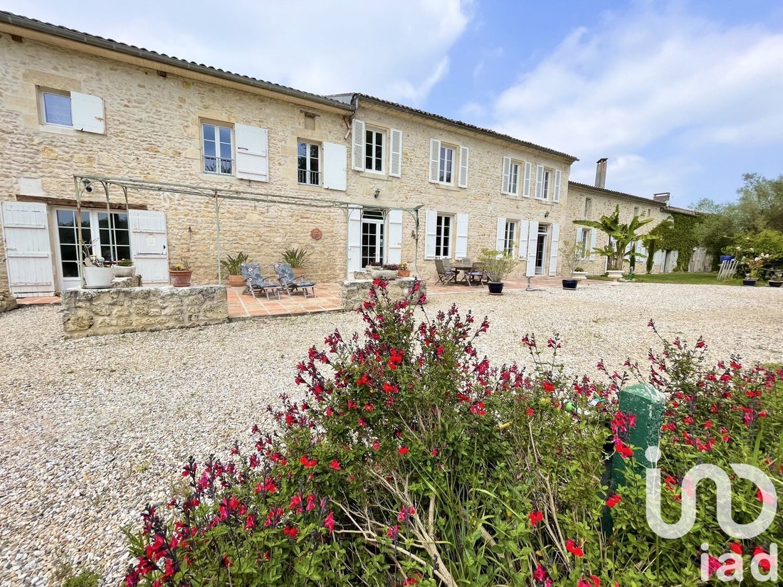 House in Lesparre-Medoc, Nouvelle-Aquitaine, France 2 - 16035048
