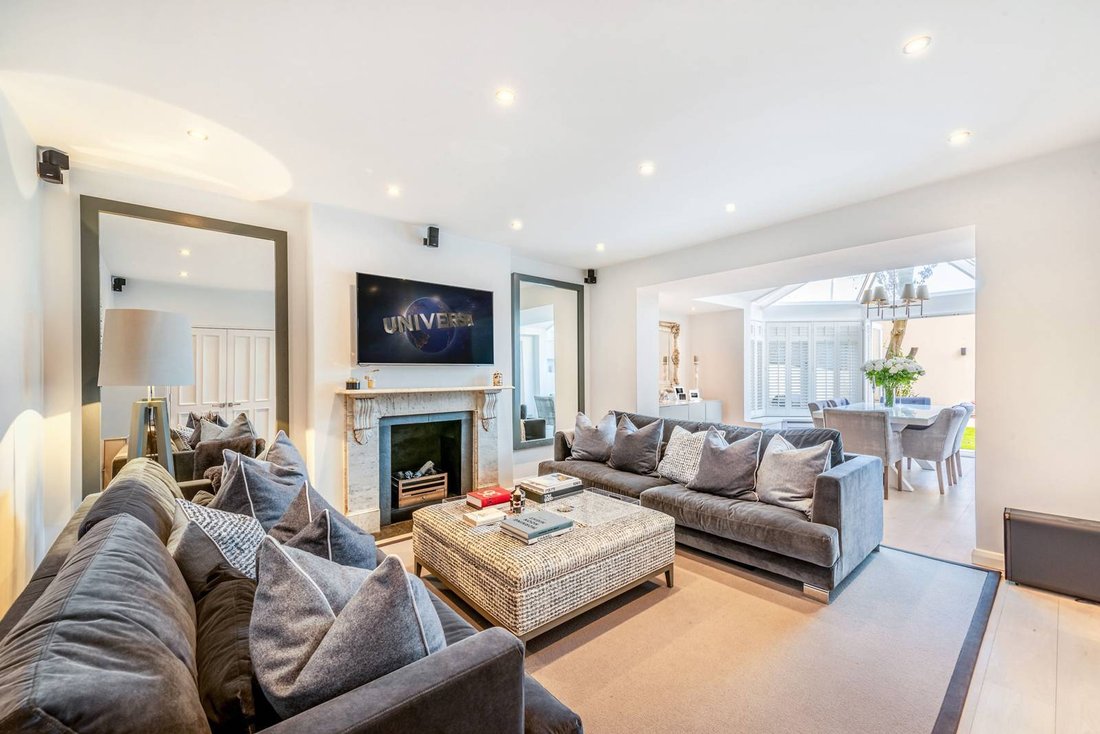 Apartment in Little Venice, Westminster, England 2 - 15648071