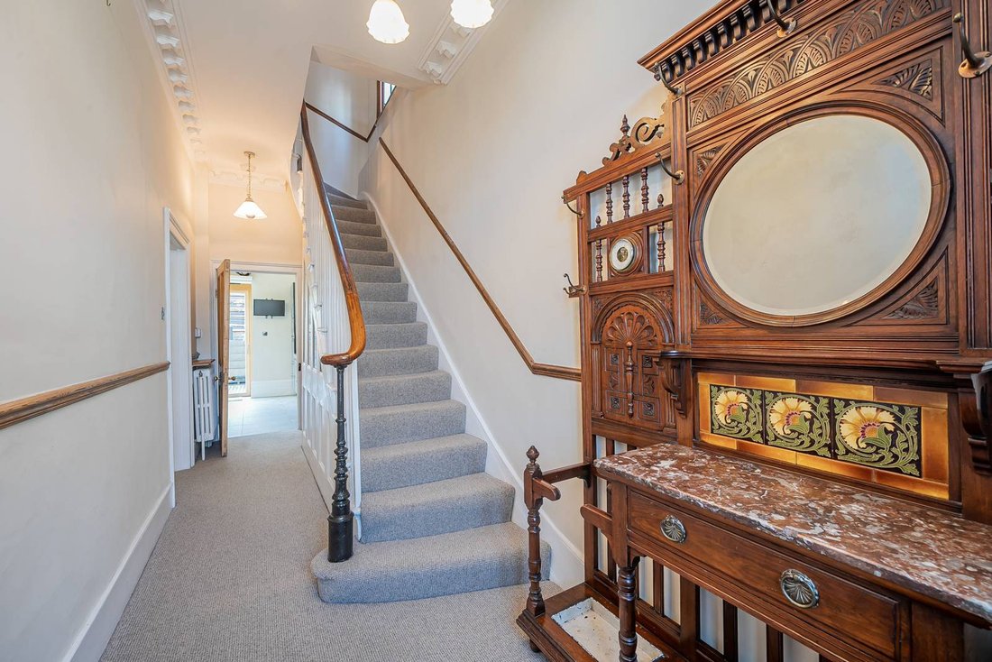 House in Shepherds Bush, Hammersmith and Fulham, England 4 - 15648676