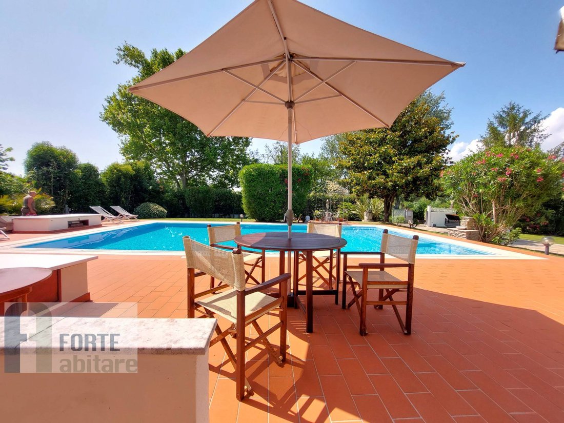 Villa in Caranna-Vaiana, Forte dei Marmi, Tuscany 2 - 16033155