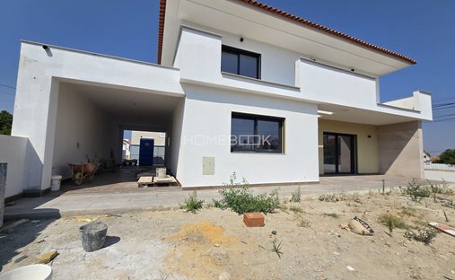 Villa in Azeitao (Sao Lourenco e Sao Simao), Setubal, Portugal 1