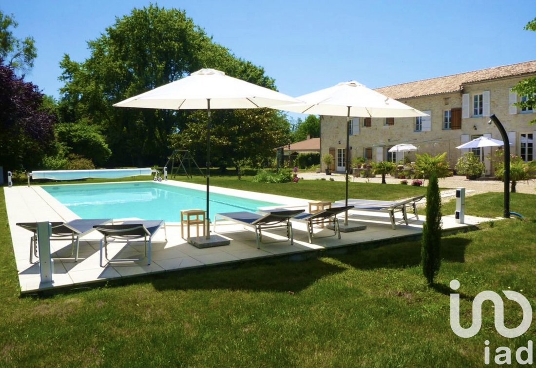 House in Lesparre-Medoc, Nouvelle-Aquitaine, France 1 - 16035048