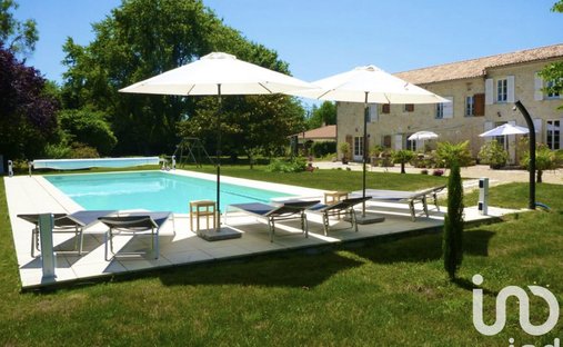 House in Lesparre-Medoc, Nouvelle-Aquitaine, France 1