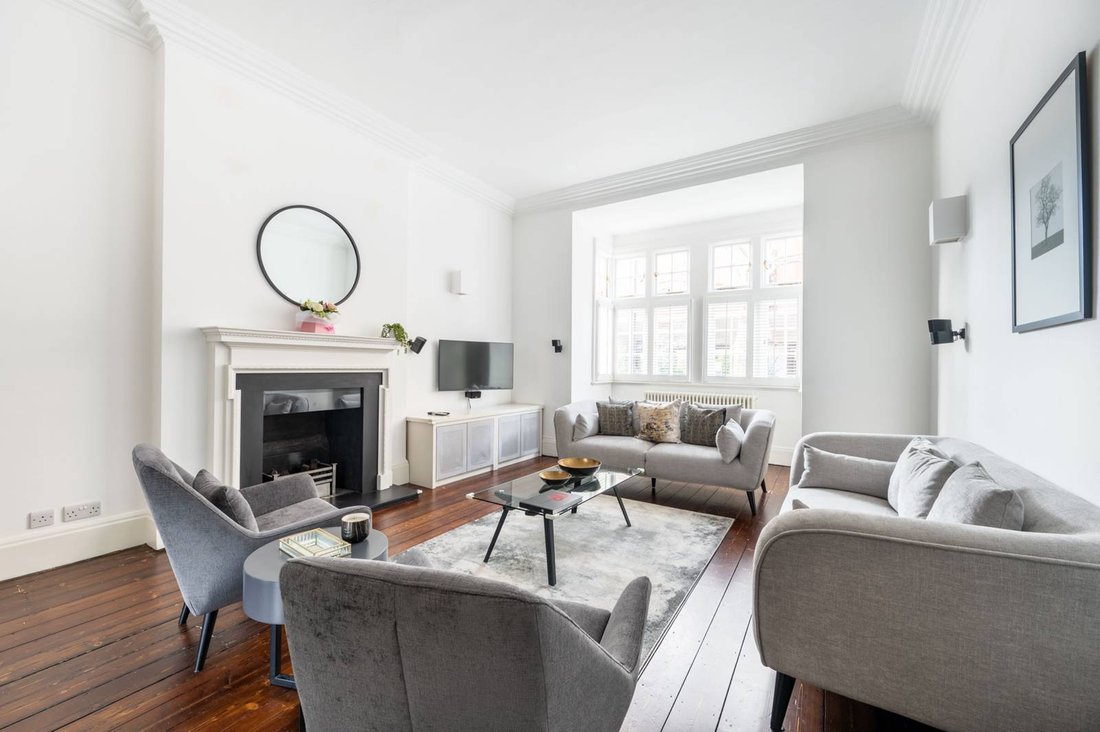 Apartment in Campden Hill, Kensington And Chelsea, England 2 - 15648074
