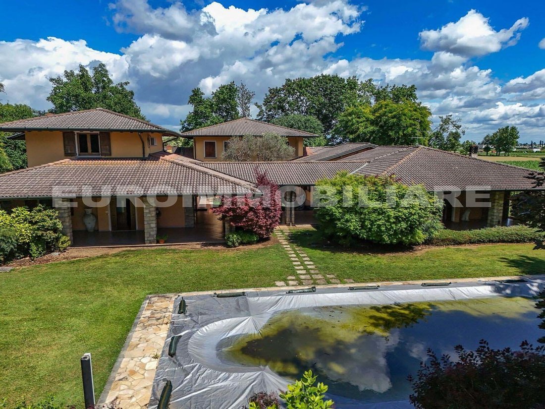 Villa in Berlingo, Lombardy, Italy 3 - 16032517
