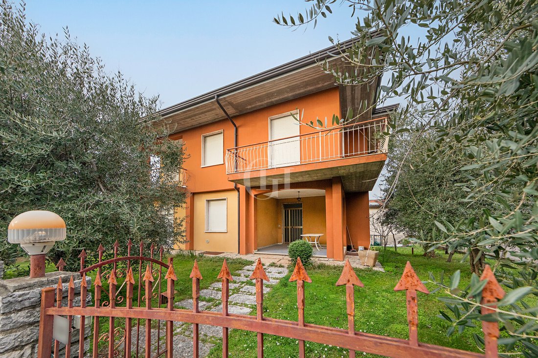 Villa in Historic Center, Desenzano del Garda, Lombardy 2 - 16033875